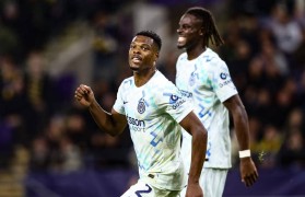 零封全欧第一!齐沃用2招激活老龄国米,20岁新星欧冠破门,博尼独造4球